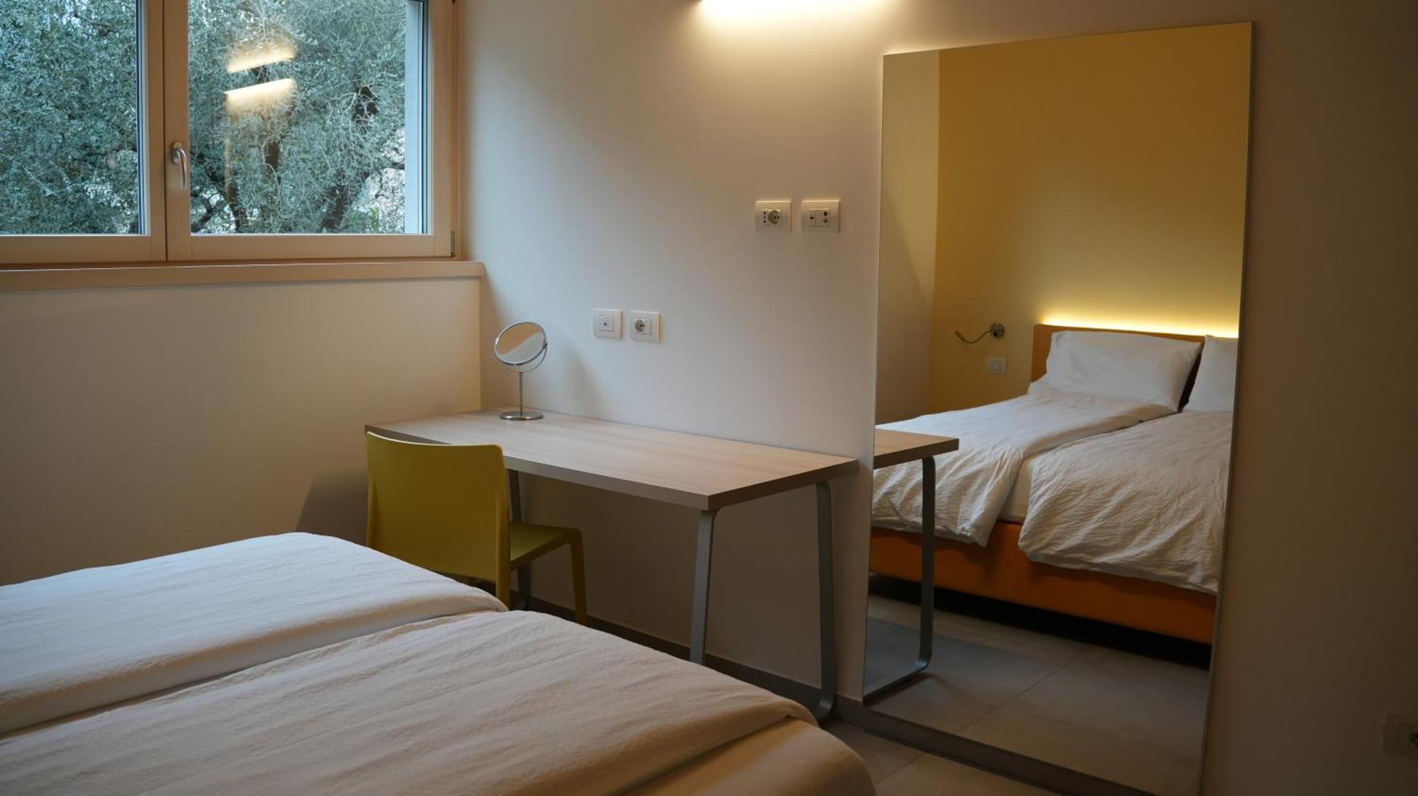 Casa Maria Apartments Riva del Garda Oda fotoğraf